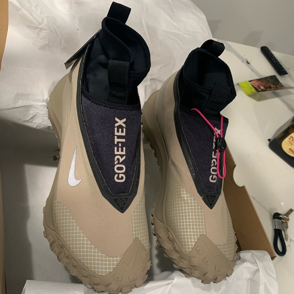 NIKE ACG MOUNTAIN FLY GORE TEX ALL WEATHER PROOF